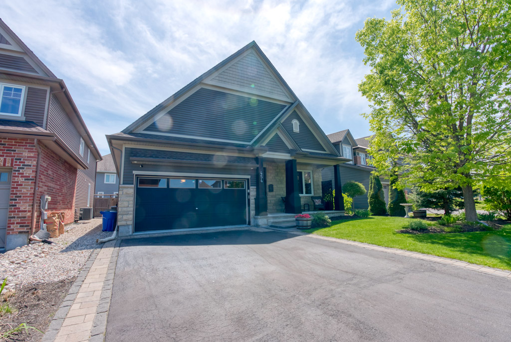 454 Creekview Way - For Sale