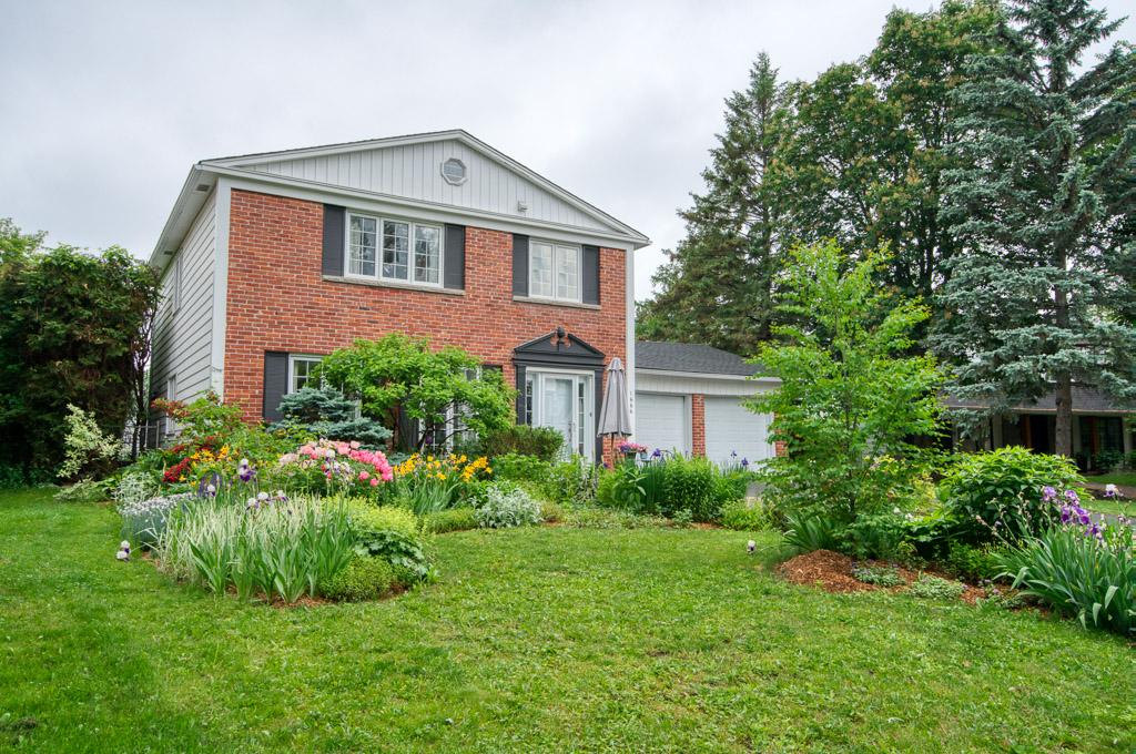 1666 Amberdale Crescent - For Sale