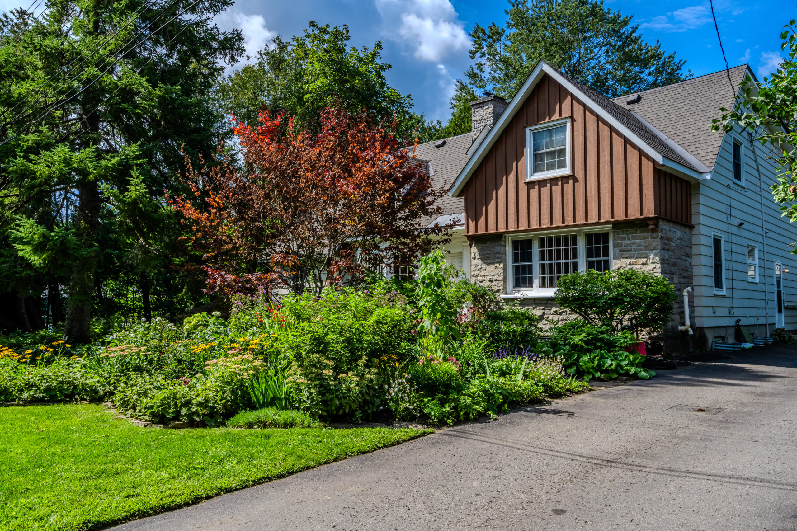 495 Lansdowne Rd N - For Sale